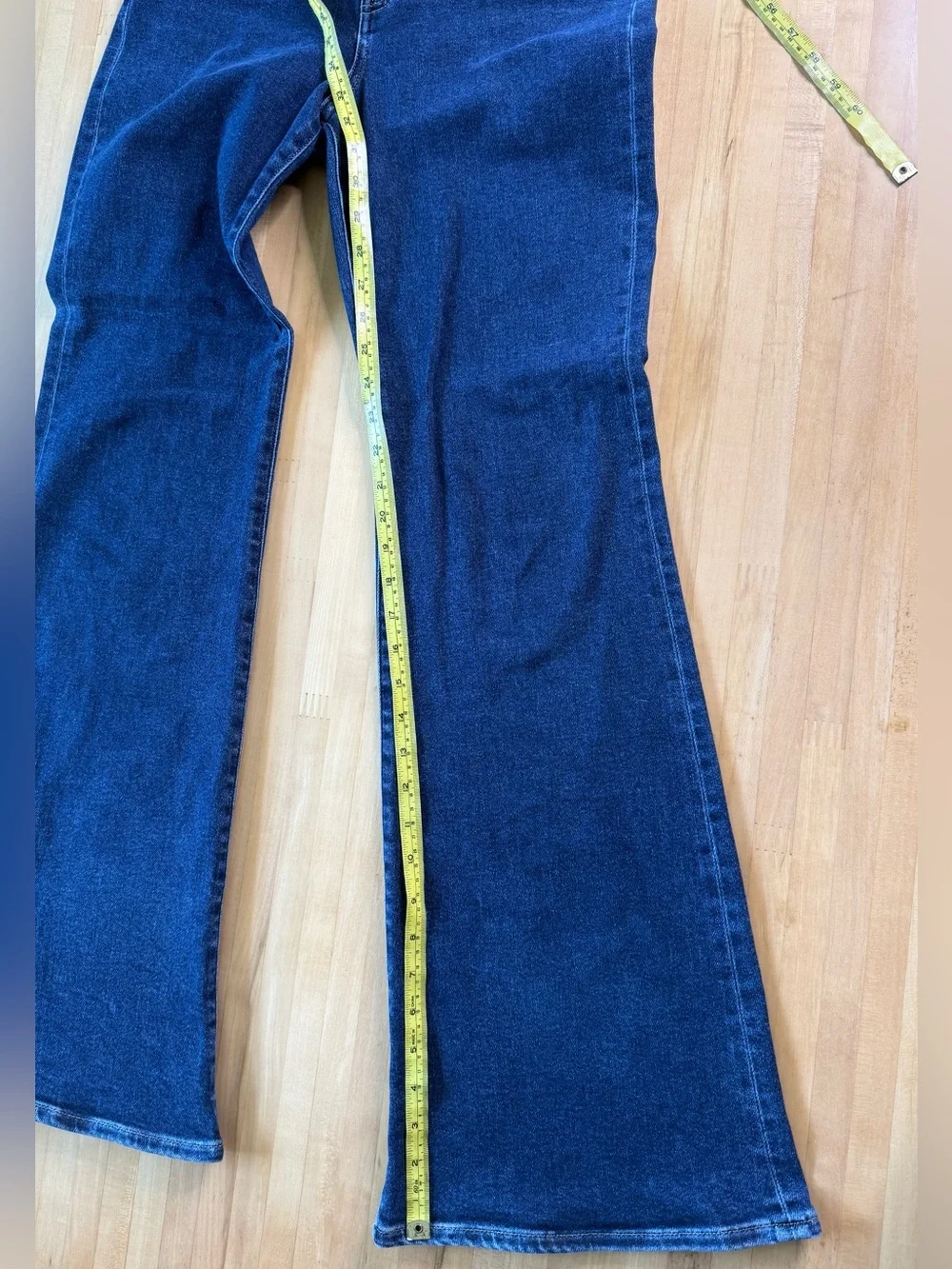 Express 70s Flare Mid Rise Hyper Sculpt Jeans 6R Dark Wash Stretch